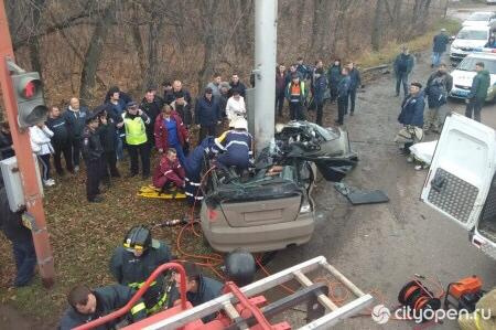 В Башкортостане иномарка разбилась о бетонный столб, водитель погиб