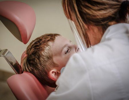 Где могут получить стоматологическую помощь маленькие пациенты?