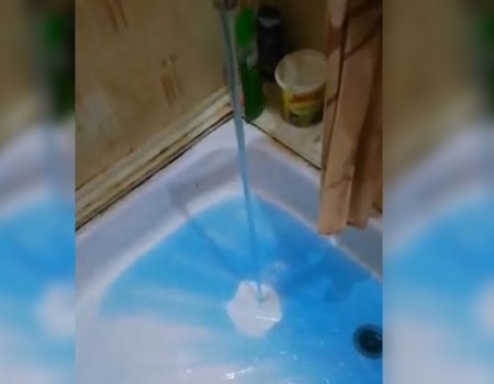В Башкортостане у жителей из крана потекла голубая вода