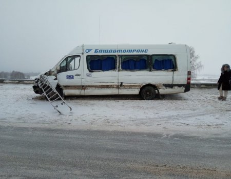 В Башкортостане столкнулись микроавтобус и автоцистерна