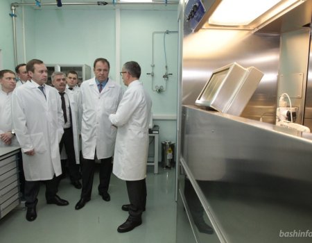 Полпред президента в ПФО Игорь Комаров посетил уфимский центр ядерной медицины
