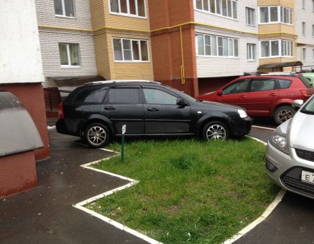 В Башкортостане штрафы за парковку на газонах и детских площадках составят от 1 до 2 тыс рублей