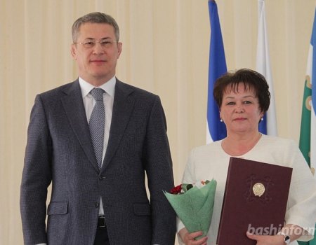Сибайцы получили государственные награды из рук врио Главы Башкортостана
