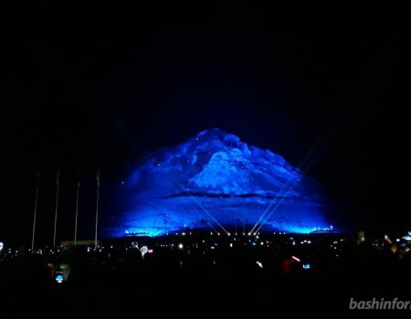 В Башкортостане праздник «Торатау йыйыны» завершился лазерным световым шоу