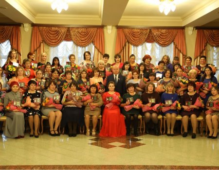 В Башкортостане многодетным женщинам вручили медали «Материнская слава»