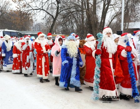 В Уфе прошел парад Дедов Морозов