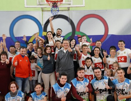 Радий Хабиров поздравил участников спортивного праздника «Новогодние семейные игры-2020»