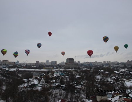 В Башкортостане проходит фестиваль «Самрау», над Уфой летит гроздь воздушных шаров