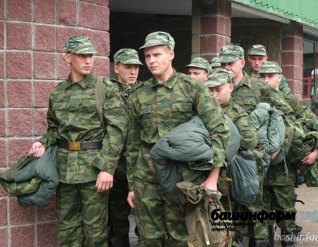 Молодые люди, уклоняющиеся от службы в армии, портят себе карьеру - Радий Хабиров
