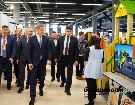 Радий Хабиров посетил выставку башкирских производителей элементов благоустройства