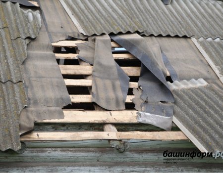 В Чекмагушевском районе Башкортостана шквалистый ветер сорвал крыши с трех ферм