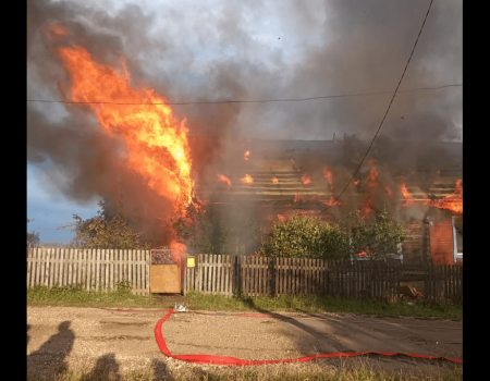 Крупный пожар в Башкортостане: сгорели двухквартирный жилой дом, баня и гараж