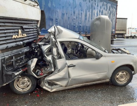 В Башкортостане грузовик врезался в «Ладу Калину»: водитель выжила, ее 9-летняя дочь погибла