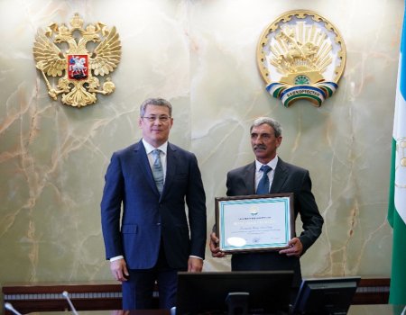 В Башкортостане работникам строительного комплекса вручили государственные награды
