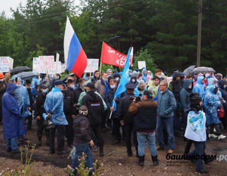 Возле горы Куштау проходят протестные акции за и против разработки горы
