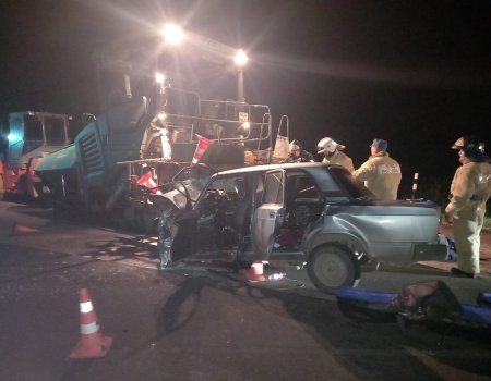 В Башкортостане три человека из ВАЗовской «семерки» погибли после наезда на асфальтоукладчик