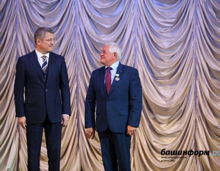 Глава Башкортостана вручил государственные награды накануне Дня республики