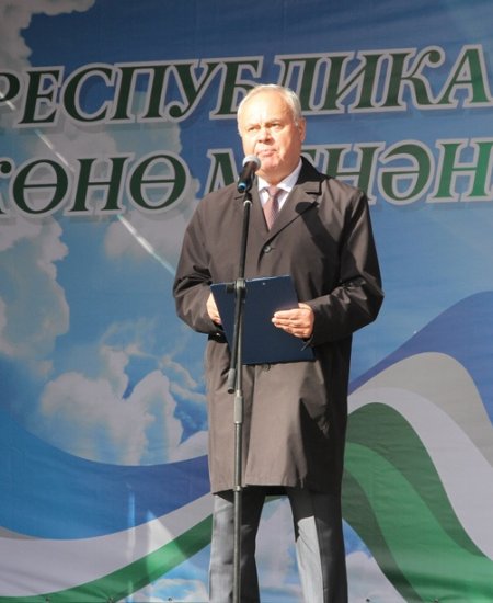 Константин Толкачев поздравил жителей Стерлитамака с Днем Республики