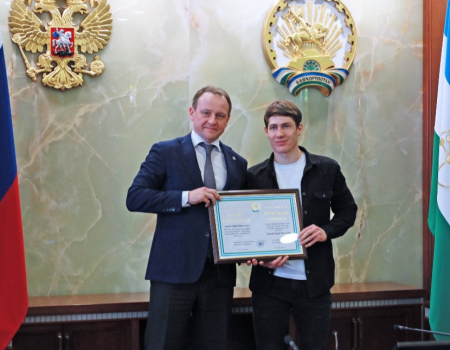 Александр Сидякин вручил государственные награды членам сборной Башкортостана по биатлону