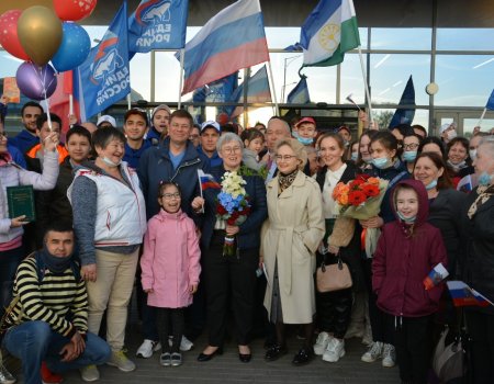 Королеву шашек Тамару Тансыккужину встретили в Уфе российским и башкирским флагами