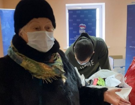 «Не смогли остаться в стороне»: уфимцы приносят одежду и продукты в поддержку беженцев из ДНР и ЛНР