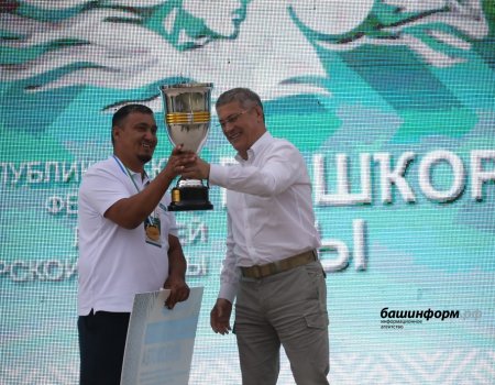 Глава Башкортостана наградил победителя и призеров конноспортивных состязаний «Оҙон бәйге»