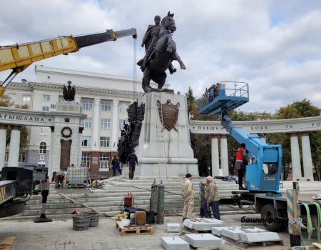 В Уфе завершаются работы по установке памятника Минигали Шаймуратову