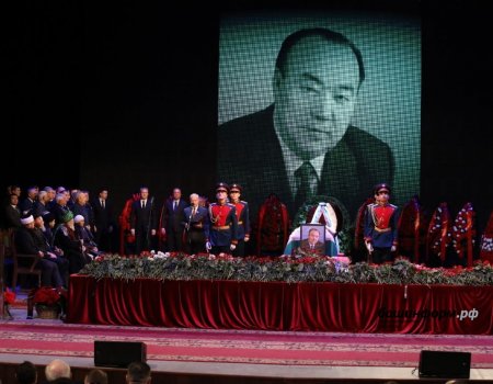 Константин Толкачев открыл траурный митинг памяти первого президента Башкортостана