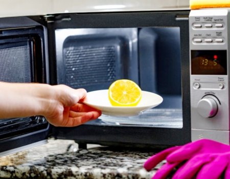 Для чего опытные хозяйки кладут лимон в микроволновую печь - кулинарный лайфхак