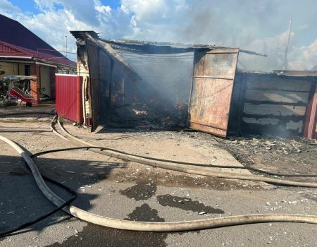 В Башкортостане трое взрослых и четверо детей смогли выбраться через окно во время пожара