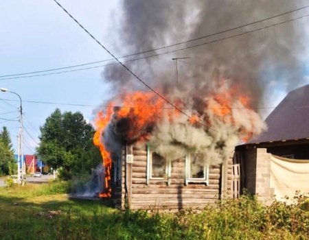 В Благовещенске сгорел частный дом, два человека погибли