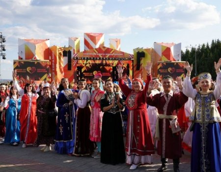 «Национальный костюм – визитная карточка народа»: Глава Башкирии Радий Хабиров