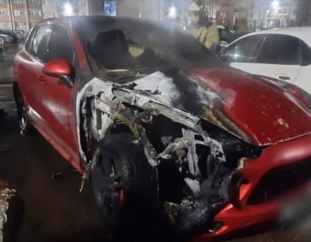 Элитный Porsche в башкирском Нефтекамске загорелся из-за поджога