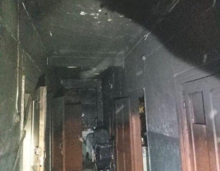 В Уфе загорелась квартира в жилом доме: пожарные спасли 15 человек