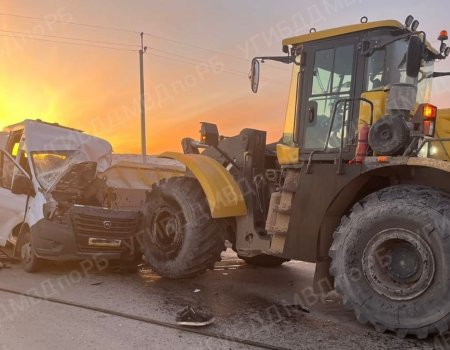 В Башкирии автобус с работниками врезался во встречный трактор: пострадали шесть человек