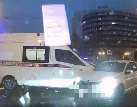 В центре Уфы машина скорой помощи попала в массовое ДТП