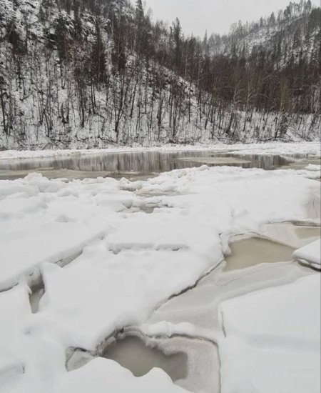 В Башкирии из-за скачков температуры на реке Нугуш образовался ледяной затор