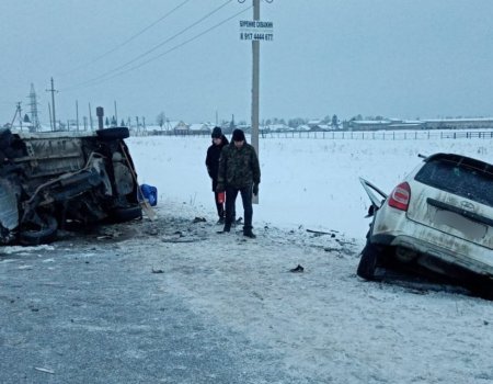 В Башкирии во встречном ДТП с «Ладой» погибли водитель и пассажир Renault
