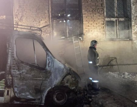 В Уфе ночью сгорели два автомобиля