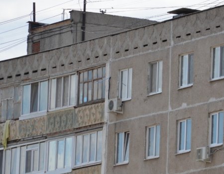 Жительница Башкирии спрыгнула с балкона, оставив там семимесячного малыша