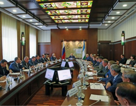 Рустэм Хамитов провел заседание комиссии по противодействию коррупции