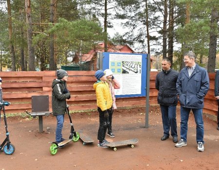 В Белебее Радий Хабиров посетил школу и пообщался с горожанами в местном парке