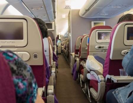 Два пассажира рейса Уфа - Москва подрались на борту самолета из-за спинки кресла