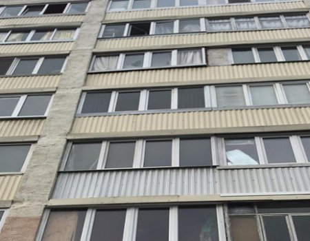В Уфе из окна восьмого этажа выпала пожилая женщина