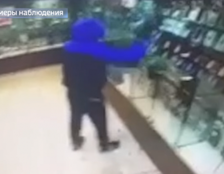 ВИДЕО: В Уфе совершено разбойное нападение на салон сотовой связи