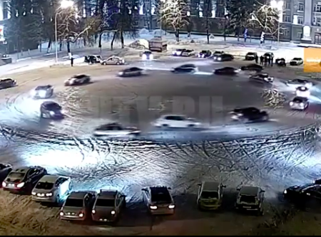 В ГИБДД прокомментировали инцидент с ночными автонарушителями на Советской площади Уфы
