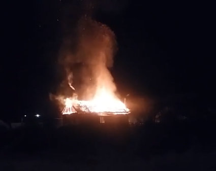 В соцсетях опубликовано видео пожара, в котором погибли трое детей