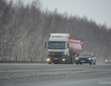 Не как в Финляндии: почему зимой трассы Башкортостане обрабатывают песко-соляной смесью