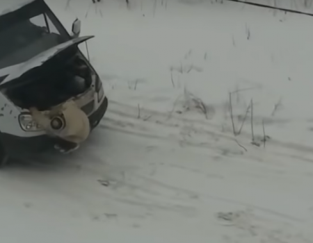Необычный способ ремонта автомобиля сняли на видео очевидцы в Башкортостане