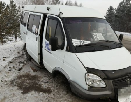 Пассажирка микроавтобуса пострадала в массовой аварии в Башкортостане